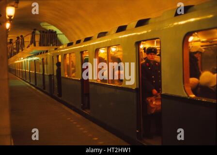 Untergrundbahn, Leningrad, 1970er Jahre. Künstler: CM Dixon. Stockfoto