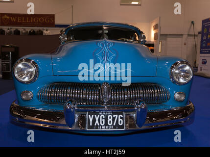 Vorderansicht eines 49 Mercury lustige Autos, auf dem Display an der 2017 London Classic Car Show Stockfoto