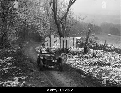 1932 Frazer Nash TT Replica Teilnahme an einer Studie, Autofahren Ende der 1930er Jahre. Künstler: Bill Brunell. Stockfoto