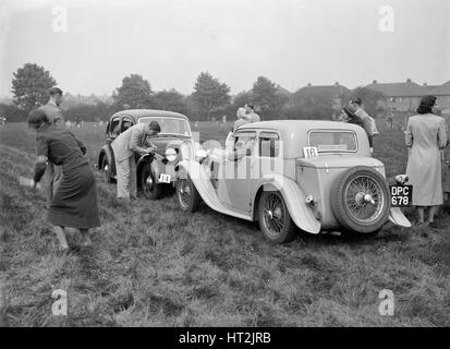 Standard SS II und Standard fliegen zwölf an die Standard-Auto-Besitzer Club Gymkhana, 8. Mai 1938. Künstler: Bill Brunell. Stockfoto