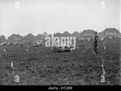 Standard fliegen zwölf an die Standard-Auto-Besitzer Club Gymkhana, 8. Mai 1938. Künstler: Bill Brunell. Stockfoto