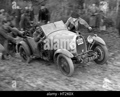 1929 Bugatti Typ 40 offen 4-Sitzer Grand Sport, die Teilnahme an der Inter-Varsity-Studie, 1930. Künstler: Bill Brunell. Stockfoto