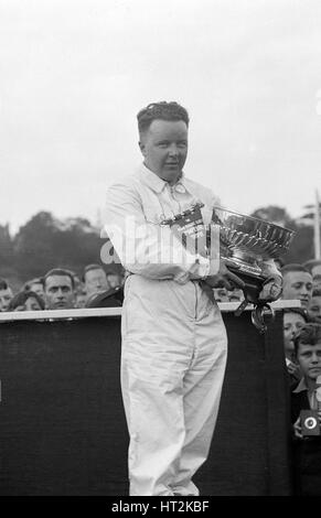 Britischer Rennfahrer Bert Hadley, Sieger des Rennens kaiserliche Trophäe, Crystal Palace, 1939. Künstler: Bill Brunell. Stockfoto