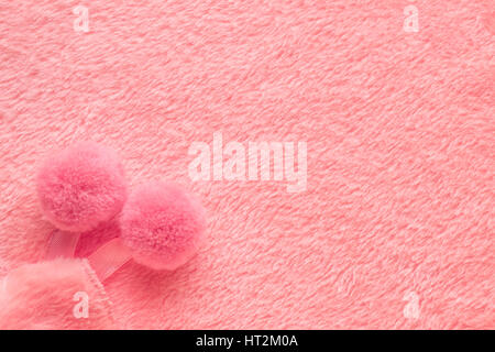 zart rosa Textur Handtuch wie Hintergrund mit Pompons, Nahaufnahme Stockfoto