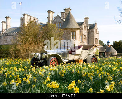 1909-Rolls-Royce vor Palace House, Beaulieu Künstler: unbekannt. Stockfoto