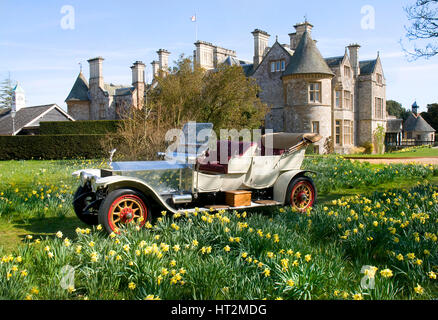 1909-Rolls-Royce vor Palace House, Beaulieu Künstler: unbekannt. Stockfoto