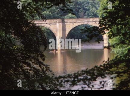 18. Jahrhundert Anbiegen Brücke über den Fluss tragen, Durham, England, 20. Jahrhundert. Künstler: CM Dixon. Stockfoto