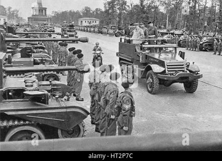 "Britische Siegesparade in Berlin, Juli 1945", 1945 (1955). Künstler: unbekannt. Stockfoto