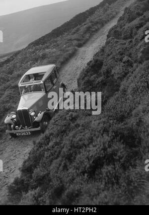 Kitty Brunell Fahrversuch einen Standard wenig zwölf Saloon, c1932. Künstler: Bill Brunell. Stockfoto