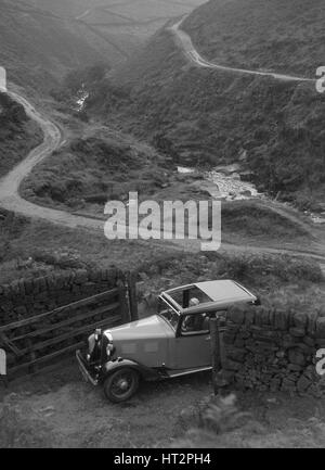 Kitty Brunell Fahrversuch einen Standard wenig zwölf Saloon, c1932. Künstler: Bill Brunell. Stockfoto