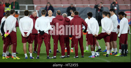 London, UK. 6. März 2017. Das Münchner Team bereitet sich auf das Rückspiel der Champions League Runde 16 Unentschieden gegen FC Arsenal während einer Trainingseinheit im Emirates Stadium in London, UK, 6. März 2017. Foto: Andreas Gebert/Dpa/Alamy Live-Nachrichten Stockfoto