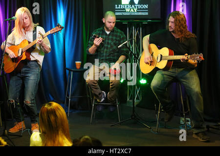 Bala Cynwyd, Pennsylvania, USA. 6. März 2017. Slothrust besuchen Sie Radio 104.5 in Bala Cynwyd, Pennsylvania am 6. März 2017 Credit: Star Shooter/Medien Punch/Alamy Live News Stockfoto