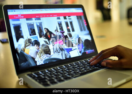 Berlin, Deutschland. 21. Februar 2017. Die Teilnehmer arbeiten auf ihre Programmierkenntnisse in Berlin, 21. Februar 2017. Foto: Britta Pedersen/Dpa-Zentralbild/Dpa/Alamy Live News Stockfoto