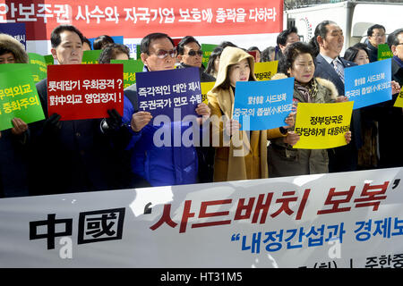 Seoul, Südkorea. 7. März 2017. Demonstranten vor der chinesischen Botschaft eine Pressekonferenz abhalten und sie verurteilen Chinas Vergeltungsmaßnahmen gegen die Stationierung von THAAD-Raketen nach Südkorea. Bildnachweis: Min Won-Ki/ZUMA Draht/Alamy Live-Nachrichten Stockfoto