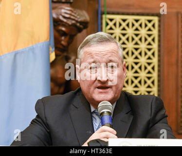 Philadelphia, Pennsylvania, USA. 7. März 2017. Philadelphia-Bürgermeister, JIM KENNEDY, in Philadelphia City Hall für eine Presser als Bestandteil der Philadelphia Union März bis Fußball, eine Hommage an den Beginn des Vereins achten Kampagne in der MLS. Bildnachweis: Ricky Fitchett/ZUMA Draht/Alamy Live-Nachrichten Stockfoto