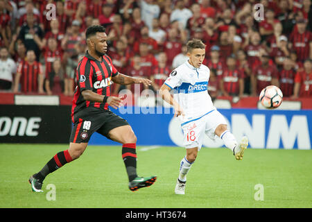 Curitiba, Brasilien. 7. März 2017. Atletico PR X Universidad Catolica, gültig für die erste Runde der Gruppenphase CONMEBOL Bridgestone Libertadores 2017 in Baixada Arena in Curitiba, PR. Credit statt entsprechen: Guilherme Artigas/FotoArena/Alamy Live News Stockfoto