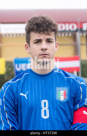 Florenz, Italien. 23. Februar 2017. Fabrizio Caligara (ITA) Fußball: U-17-internationale Freundschaftsspiele match zwischen Italien 0-1 Österreich in Coverciano, Florenz. Bildnachweis: Maurizio Borsari/AFLO/Alamy Live-Nachrichten Stockfoto