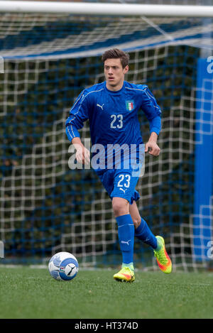 Florenz, Italien. 23. Februar 2017. Gabriele Corbo (ITA) Fußball: U-17-internationale Freundschaftsspiele match zwischen Italien 0-1 Österreich in Coverciano, Florenz. Bildnachweis: Maurizio Borsari/AFLO/Alamy Live-Nachrichten Stockfoto