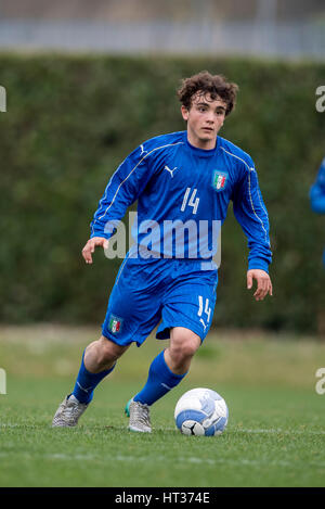 Florenz, Italien. 23. Februar 2017. Leonardo Mazza (ITA) Fußball: U-17-internationale Freundschaftsspiele match zwischen Italien 0-1 Österreich in Coverciano, Florenz. Bildnachweis: Maurizio Borsari/AFLO/Alamy Live-Nachrichten Stockfoto