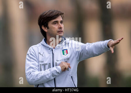 Florenz, Italien. 23. Februar 2017. Emiliano Bigica (ITA) Fußball: U-17-internationale Freundschaftsspiele match zwischen Italien 0-1 Österreich in Coverciano, Florenz. Bildnachweis: Maurizio Borsari/AFLO/Alamy Live-Nachrichten Stockfoto