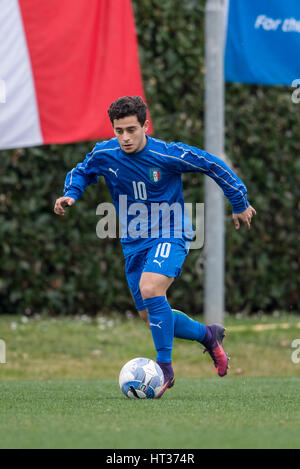 Florenz, Italien. 23. Februar 2017. Davide Merola (ITA) Fußball: U-17-internationale Freundschaftsspiele match zwischen Italien 0-1 Österreich in Coverciano, Florenz. Bildnachweis: Maurizio Borsari/AFLO/Alamy Live-Nachrichten Stockfoto