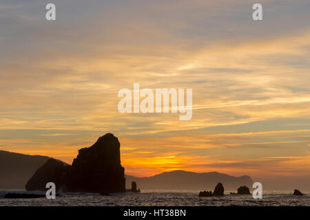 San Juan de Gaztelugatxe bei Sonnenuntergang Stockfoto