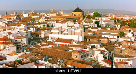 Dach der alten Stadt, Panorama Luftaufnahme vom Glockenturm an der Mezquita - Catedral de Córdoba, Andalusien, Spanien Stockfoto