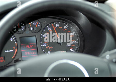 Tacho auf 70 km/h. Künstler: unbekannt. Stockfoto