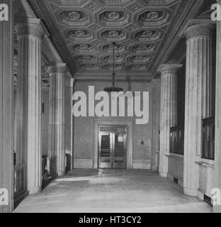 Kleineren öffentlichen Raum gegenüber dem Eingang - National City Bank, New York, 1922. Künstler: unbekannt. Stockfoto