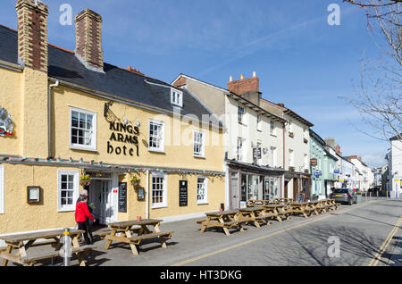 Kings Arms Hotel in historischen Nevill Straße in Abergavenny, Monmouthshire Stockfoto