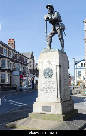 1. Weltkrieg-Denkmal in der walisischen Stadt Abergavenny, Erinnerung an Soldaten aus dem 3. Bataillon Monmouthshire Regiment Stockfoto