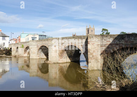 Alte Steinbrücke über den Fluss Wye in Hereford, Herefordshire Stockfoto