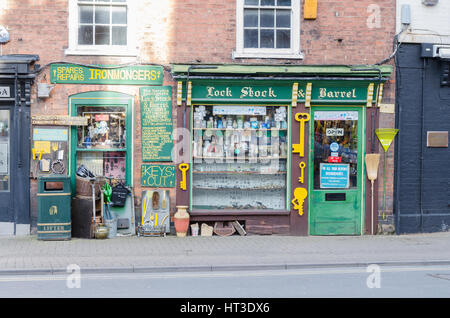 Bausch und traditionellen Ironmongers in Hereford sperren Stockfoto