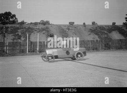 ER 14/40 RJ Sully, Brooklands angetrieben. Künstler: Bill Brunell. Stockfoto