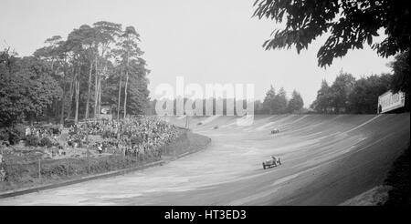 Riley 9 Brooklands Bankwirtschaft in Brooklands. Künstler: Bill Brunell. Stockfoto