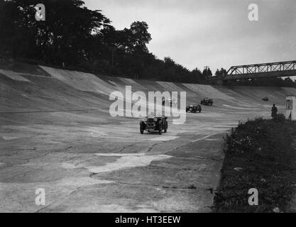 Rennwagen auf der Mitglieder-Banking bei JCC Mitglieder am Tag, Brooklands. Künstler: Bill Brunell. Stockfoto