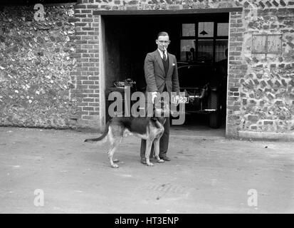 Geoffrey Baker und seinem elsässischen. Künstler: Bill Brunell. Stockfoto