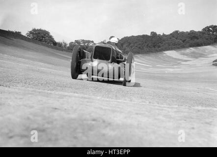 Leon Cushmans Austin 7 Racer macht einen Geschwindigkeit Rekordversuch, Brooklands, 8. August 1931. Künstler: Bill Brunell. Stockfoto