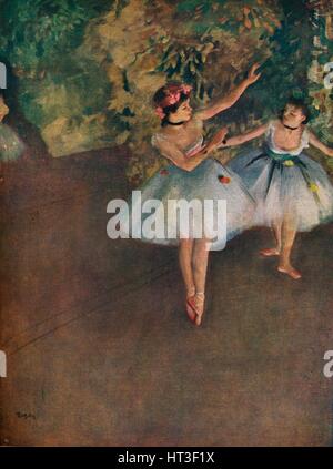 "Zwei Ballett-Tänzer auf der Bühne (Deux Danseuses Sur La Szene)", 1874 (1946). Künstler: Edgar Degas. Stockfoto