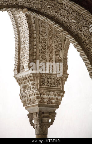 Bogen und Säule, Nasridenpaläste, der Alhambra, Granada, Spanien Stockfoto