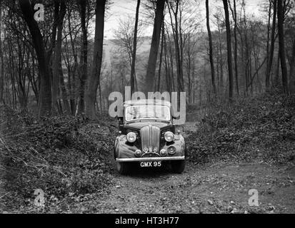 Fliegen zwölf Standard Autobesitzer Standard Club südliche Grafschaften Trial, 1938. Künstler: Bill Brunell. Stockfoto