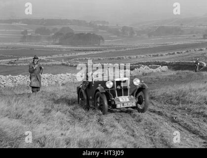 MG M-Type von J-Easonsmith im Wettbewerb in der MCC sportliche Studie, 1930. Künstler: Bill Brunell. Stockfoto