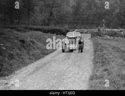 MG M-Type von HE Symons konkurrieren in der MCC sportliche Studie, 1930. Künstler: Bill Brunell. Stockfoto