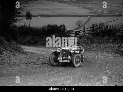 MG TA von NH Grove im Wettbewerb in der MG Car Club Midland Centre Studie, 1938. Künstler: Bill Brunell. Stockfoto