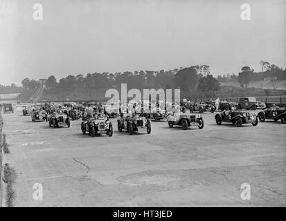 Rennen in der JCC Mitglieder Tag in Brooklands, 1936. Künstler: Bill Brunell. Stockfoto