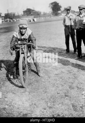 Amerikanische Speedwayfahrer Art Pecha auf seiner Harley-Davidson, Lea Bridge Stadium, Leyton, London, 1928.  Künstler: Bill Brunell. Stockfoto