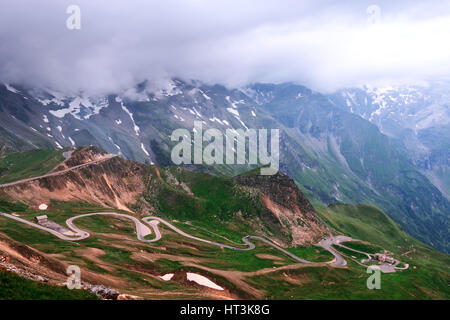 Schöne Aussicht von oben Seilbahn über dem Königssee-See auf Schneibstein Bergrücken. Grenze des deutschen und österreichischen Alpen, Europa. Stockfoto