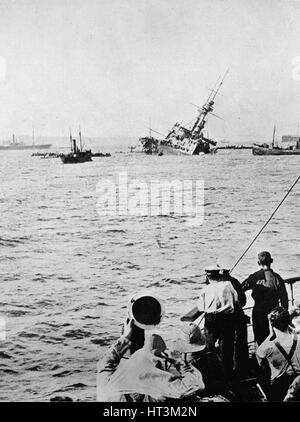 'Das Majestic Untergang nach wird durch ein feindliches u-Boot torpediert', 1915. Künstler: unbekannt. Stockfoto