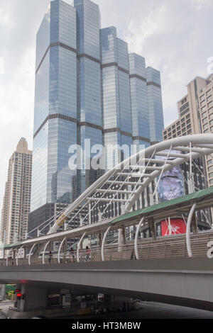 Moderne Architektur auf der Sathorn Road in Bangkok, Thailand Stockfoto