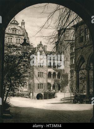 "Heidelberg. Innenhof des Schlosses ", 1931. Künstler: Kurt Hielscher. Stockfoto